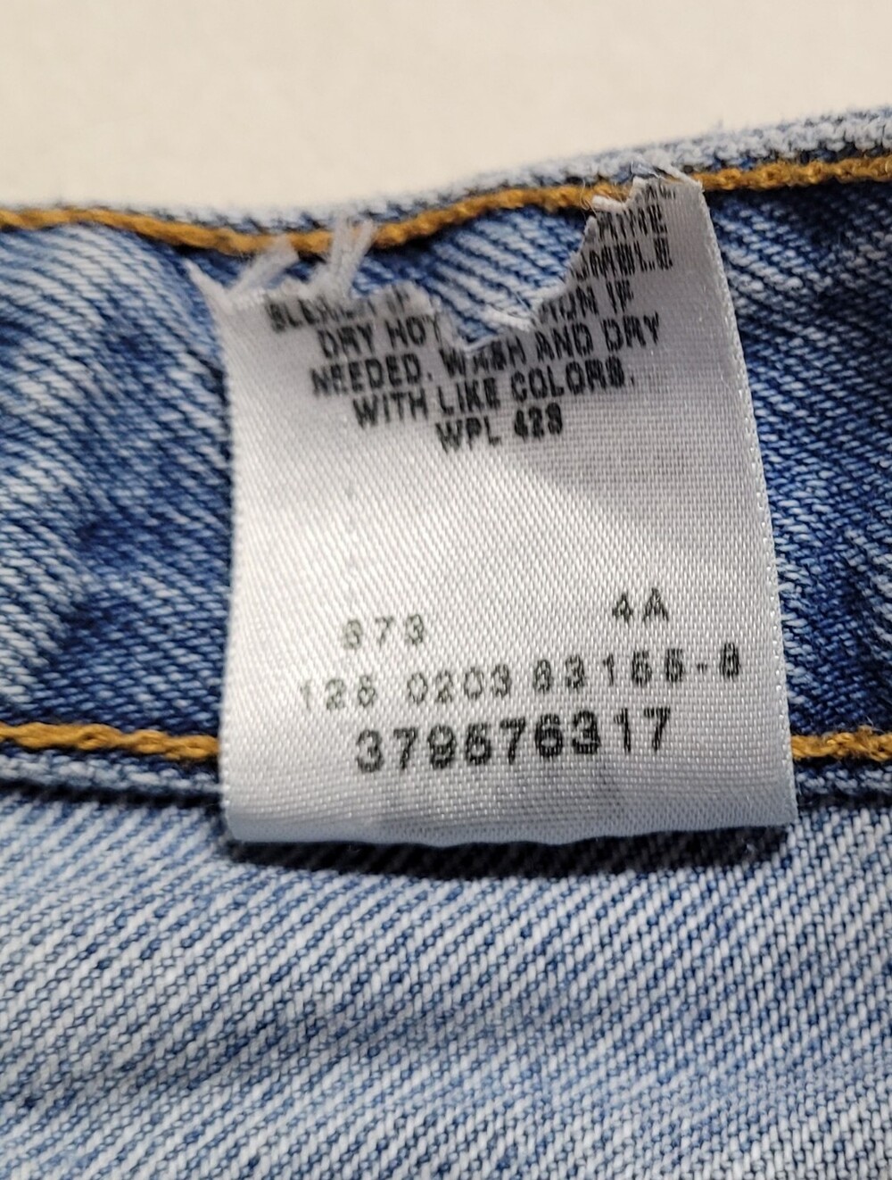 Levi's Vintage Y2K Mid-Wash Blue Cotton Denim Mid-Rise Red Tab Daisy Duke Shorts - Picture 7 of 9